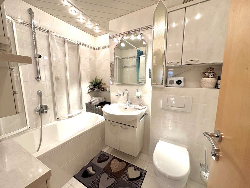 Badezimmer mit Badewanne
