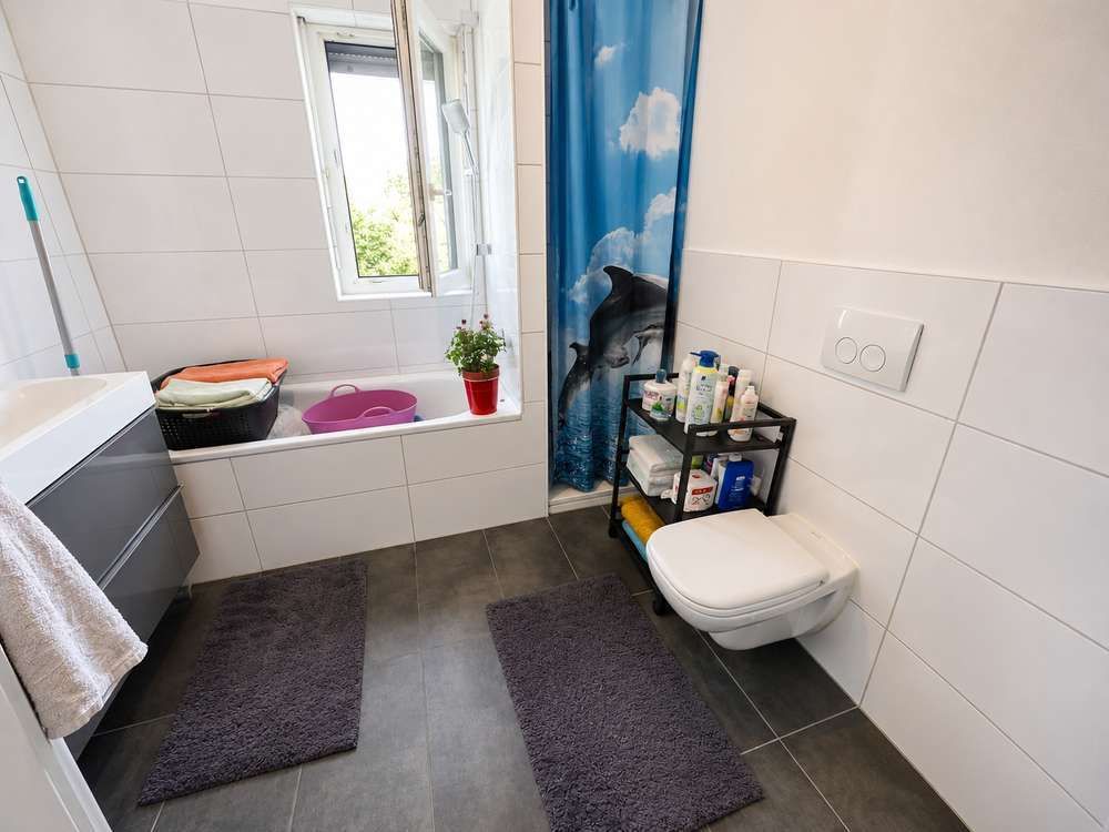 Tageslichtbad mit Badewanne
