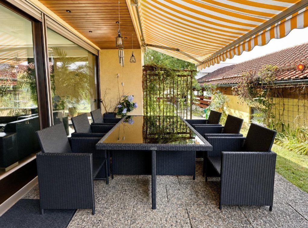 Überdachte Westterrasse